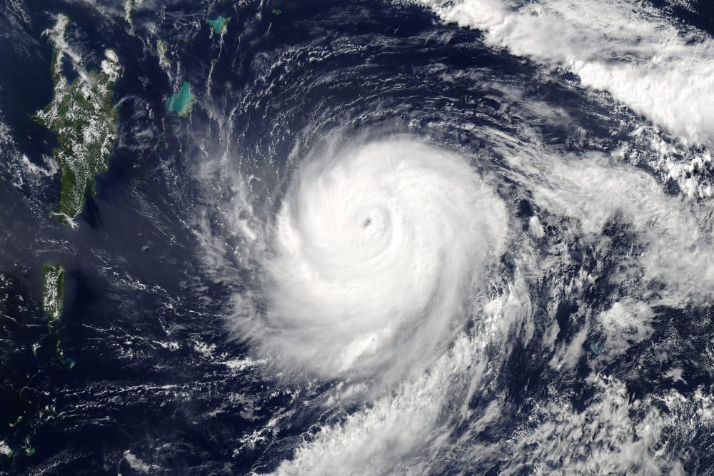 La nascita del caos climatico: i cicloni tropicali e il loro processo di formazione