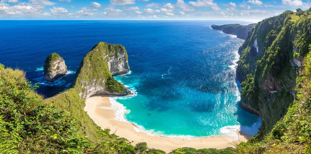 L’isola di Bali, Indonesia: tra templi ⁢e spiagge ​da sogno
