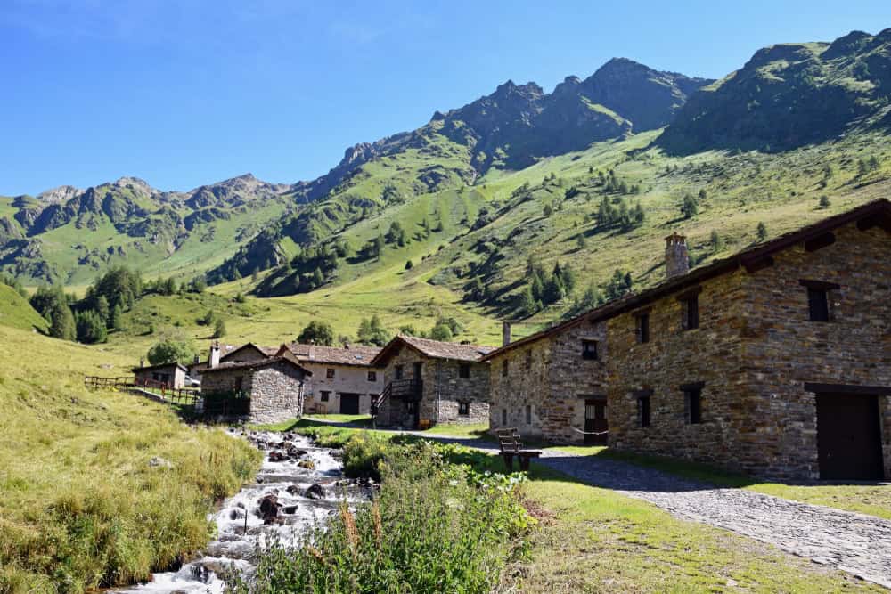 I dieci cammini più belli da percorrere in Lombardia in primavera
