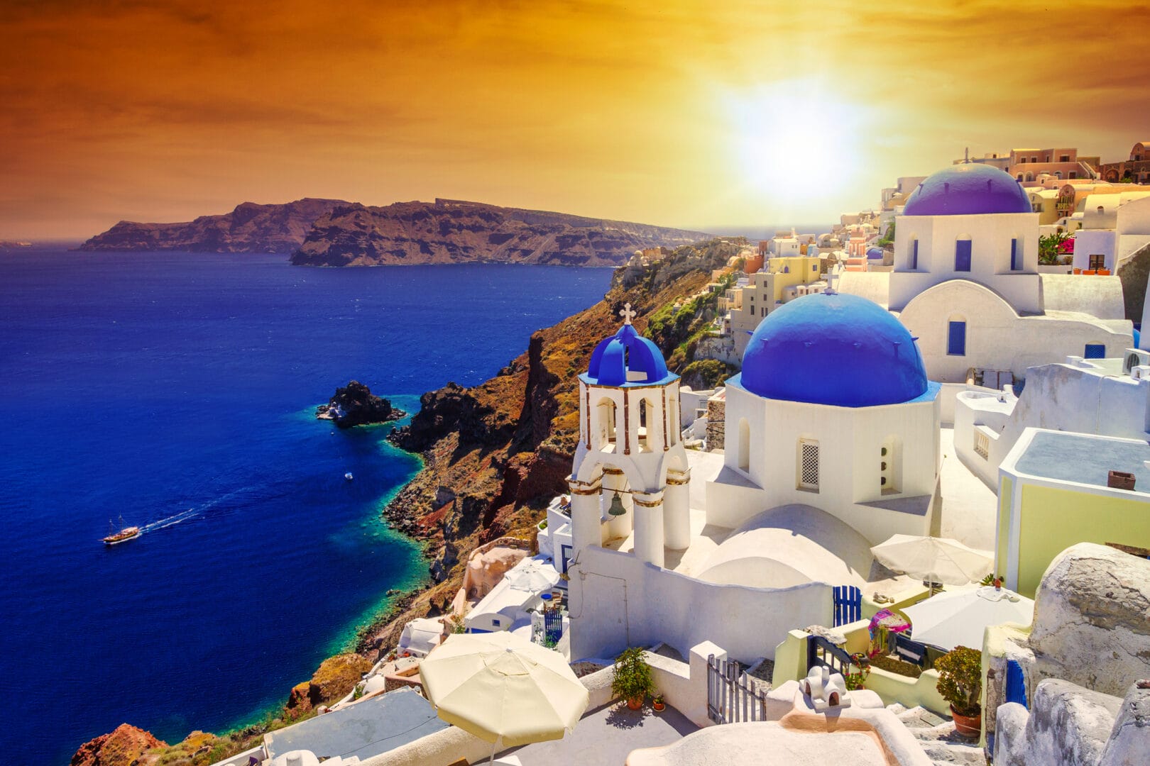 Esplorare Santorini: tra tramonti magici e architettura iconica nel cuore dell’Egeo