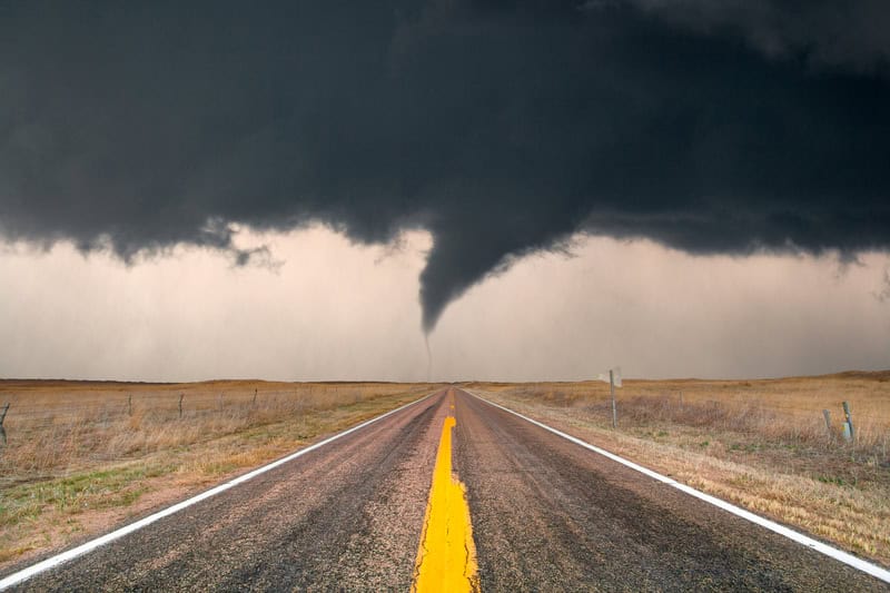 Maltempo colpisce il Midwest e il Sud con minaccia di tornado e venti dannosi