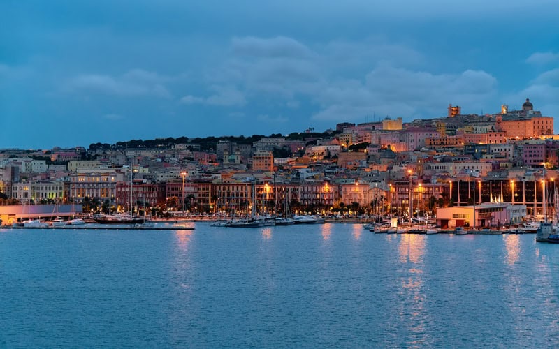 Esplorazione di Cagliari: Sintesi tra Bellezze Naturali e Patrimonio Storico Mediterraneo