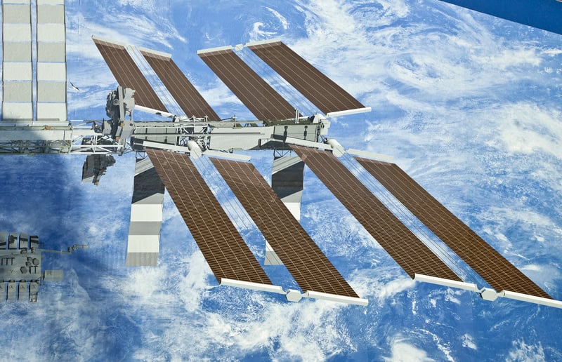 SpaceX Dragon con astronauti Crew-7 atterra al largo della costa della Florida