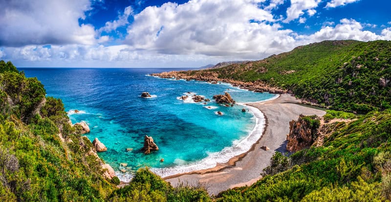 Sole a Pasqua su Sardegna, nuvole e piogge a Pasquetta