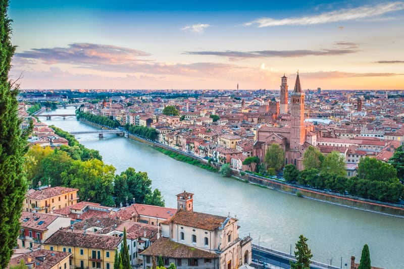 Esplorazione di Verona: itinerari ottimalizzati per un fine settimana idilliaco nella città degli innamorati