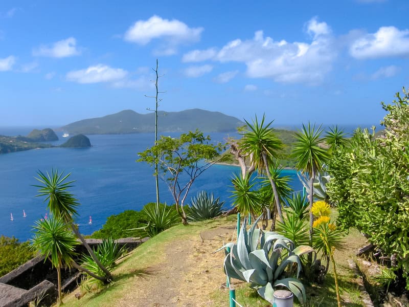 Analisi geografica e turistica dell’Îles des Saintes, Guadalupa: il fascino inesplorato di un paradiso nascosto