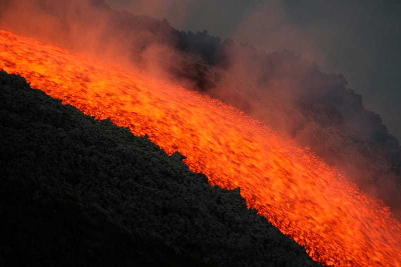 Eruzione costante a Reykjanes, Islanda