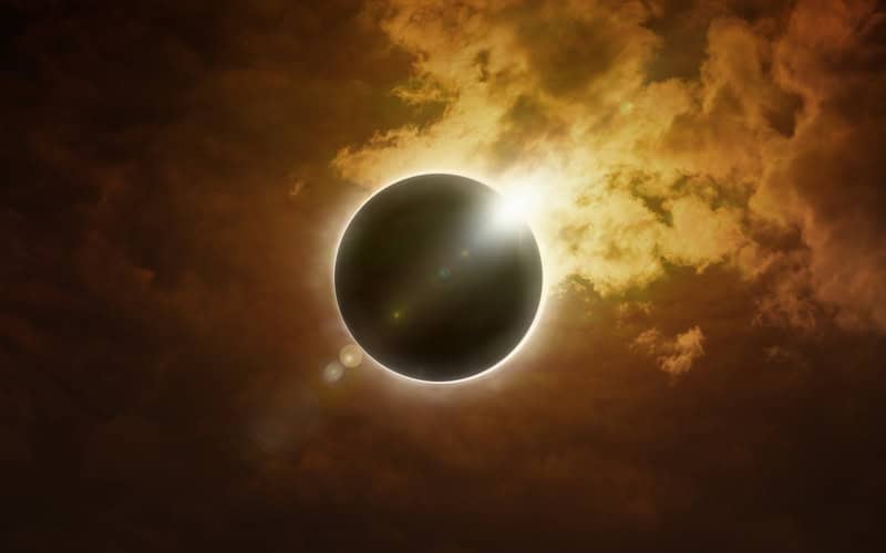 Con l’Eclissi Solare Totale si possono vedere le rare perle di Baily