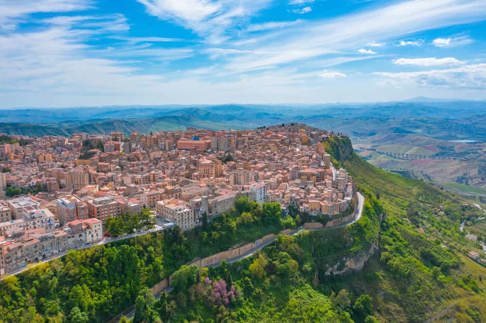 Esplorando Enna: un fine settimana immersi tra i laghi e i castelli della Sicilia