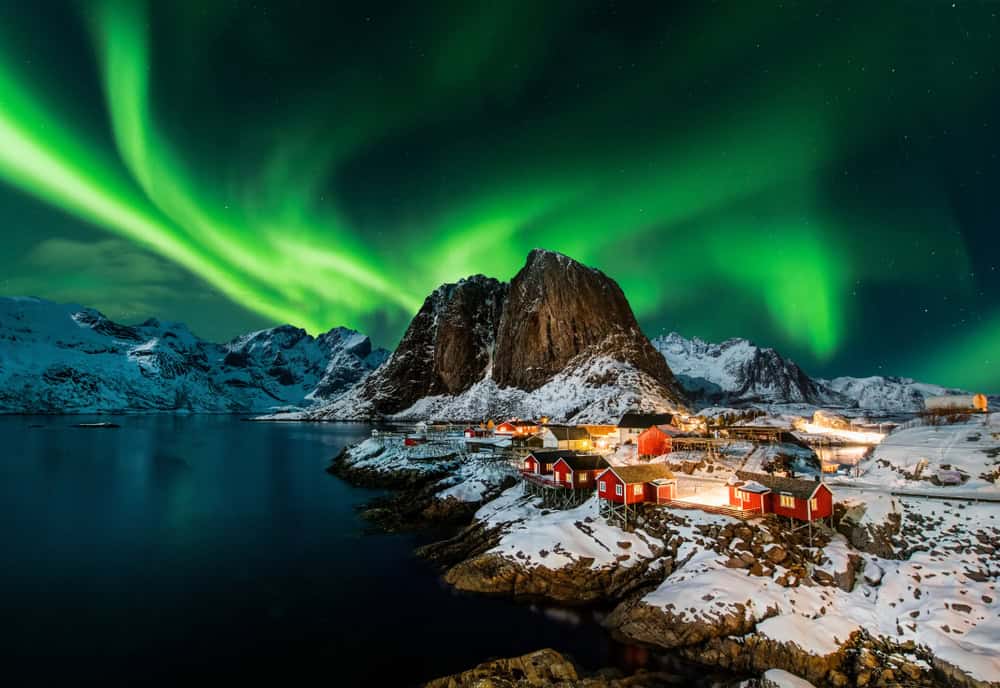 L’incanto d’inverno a Lofoten, Norvegia: tra aurore borealie e tradizioni dei villaggi di pescatori