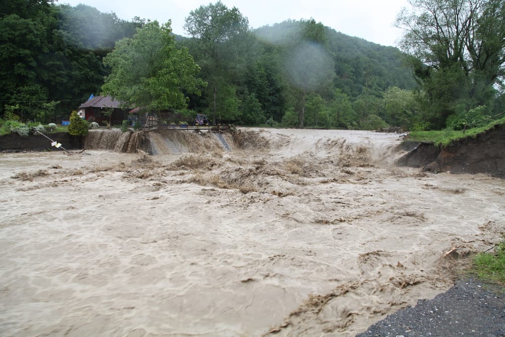 Emergenza maltempo in Emilia-Romagna: frane in Appennino isolano diversi paesi