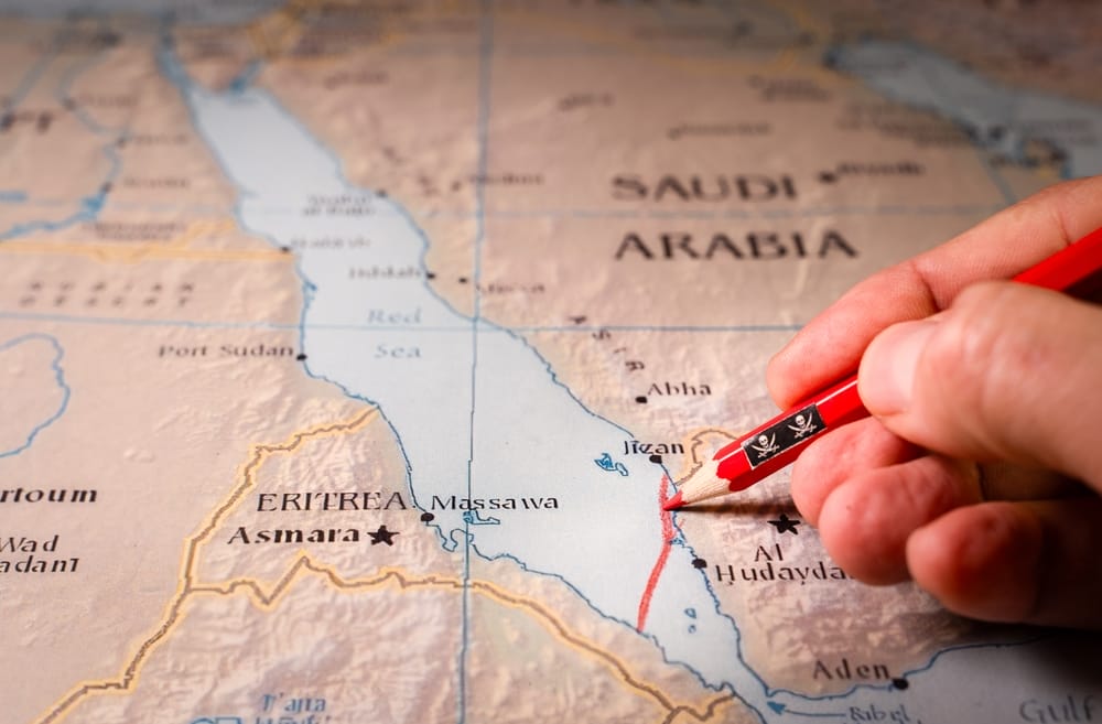 Rischio disastro ecologico nel Mar Rosso: nave carica di fertilizzante affondata da un missile Houthi