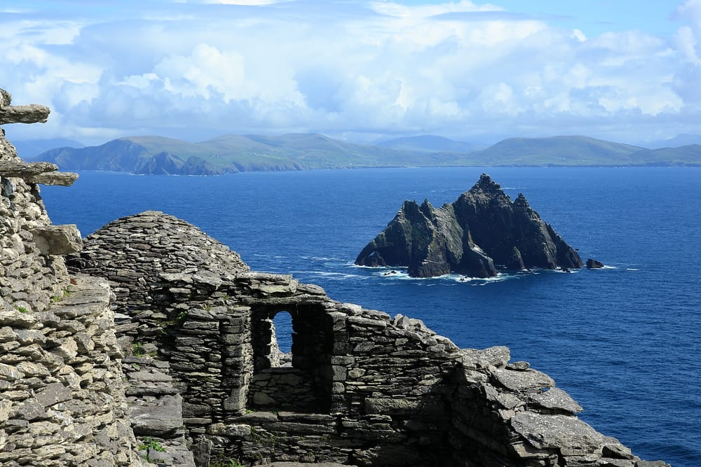 Skellig Michael: storia e meraviglie di un antico eremo irlandese sospeso tra cielo e mare
