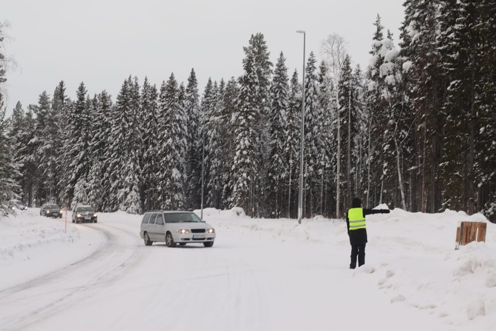 Impressionanti accumuli di neve in California e arriva una nuova tempesta invernale
