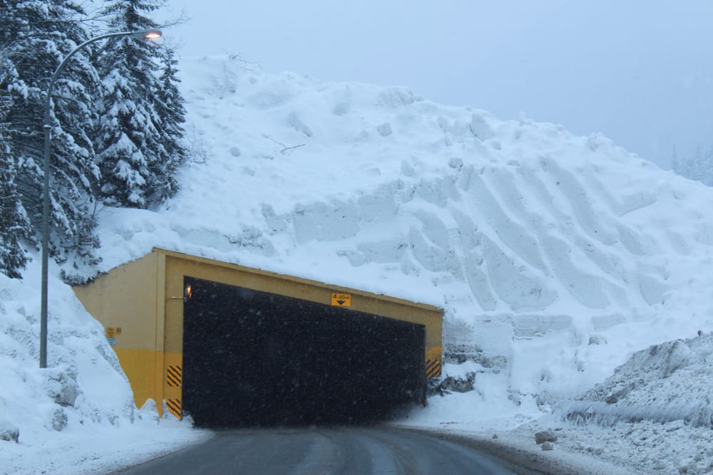 Valanga in Valle d’Aosta, oltre 6000 isolati, bloccato l’ingresso di un tunnel stradale