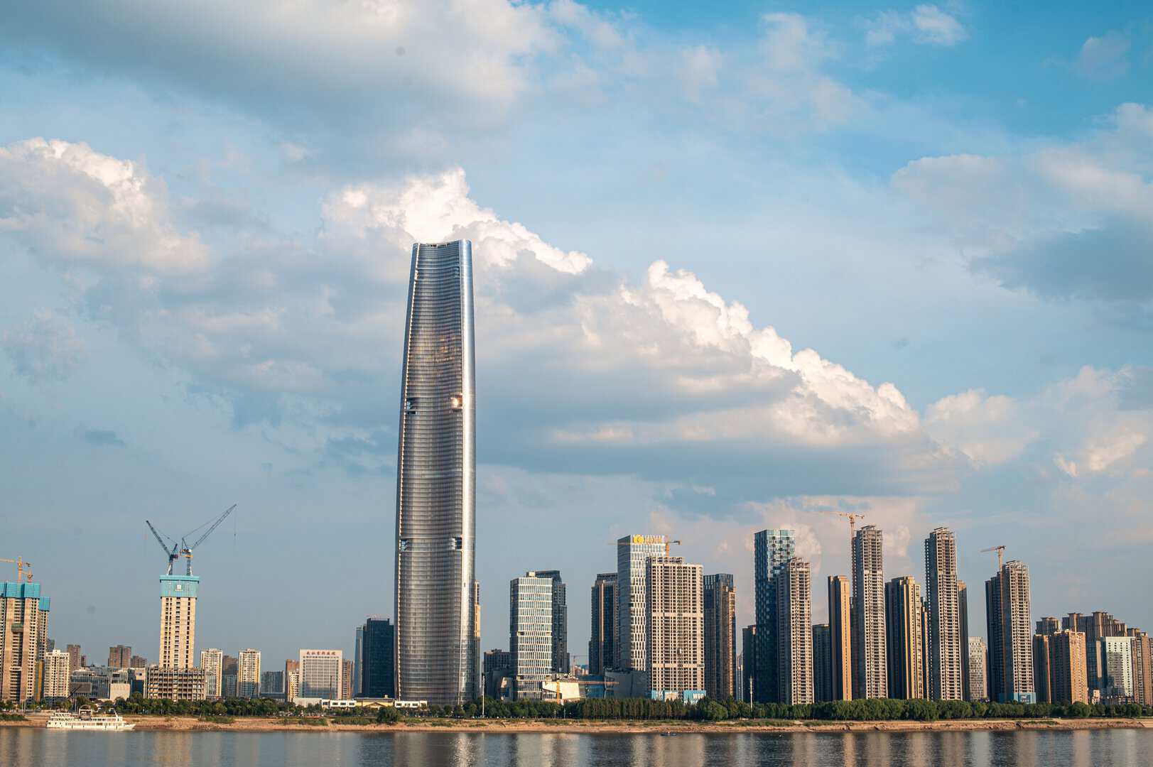 Il Grattacielo Wuhan Greenland Center: un gigante da 476 metri