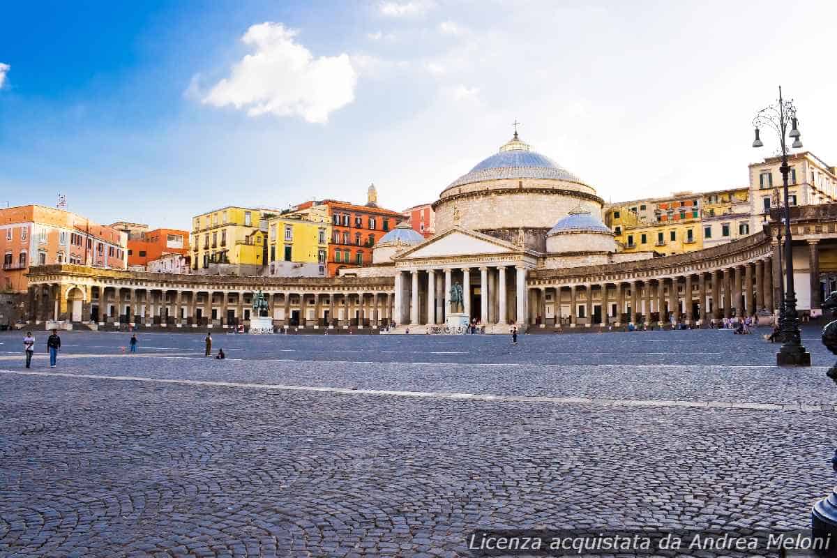 Meteo Napoli: Domani Nuvoloso, Segue Vento con Schiarite