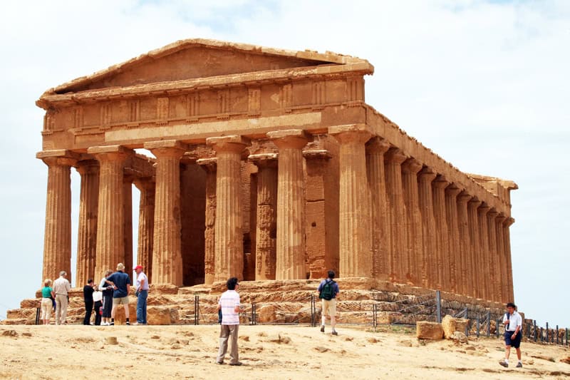 Agrigento, tra templi e mare