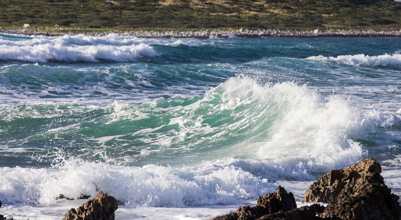 Tempesta Kathleen colpisce la Gran Bretagna con venti forti e onde alte