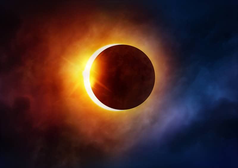 Non perdere: eclissi solare totale, Marte e Saturno in ascesa, falce lunare sottile, cometa 12P