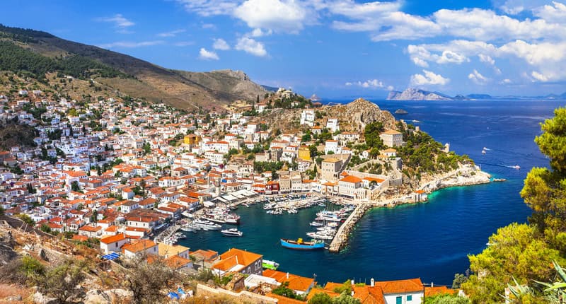 Hydra: l’isola greca dove arte e mare si fondono in un oasi senza auto