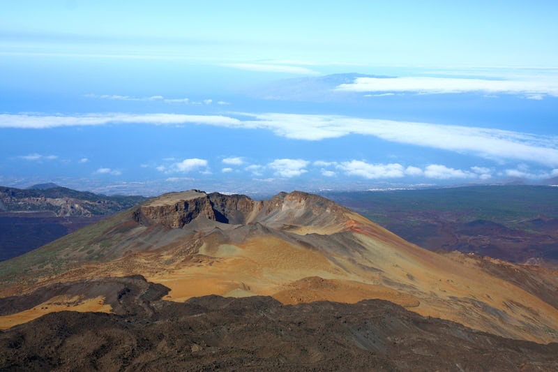 Analisi geologica e turistica: picco di Teide e spiagge nere a Tenerife