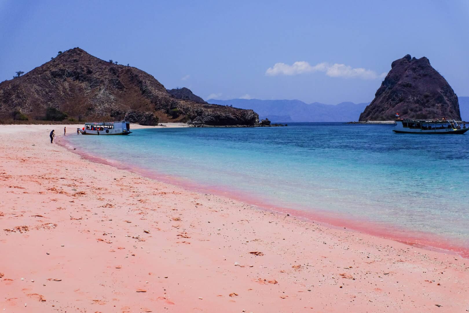 L'isola di Komodo, Indonesia: draghi e spiagge rosa