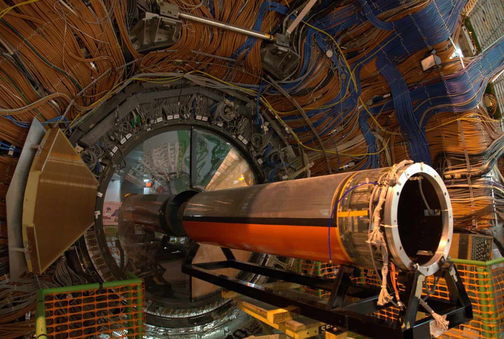 Peter Higgs è morto a 94 anni. Cos’è il bosone di Higgs?