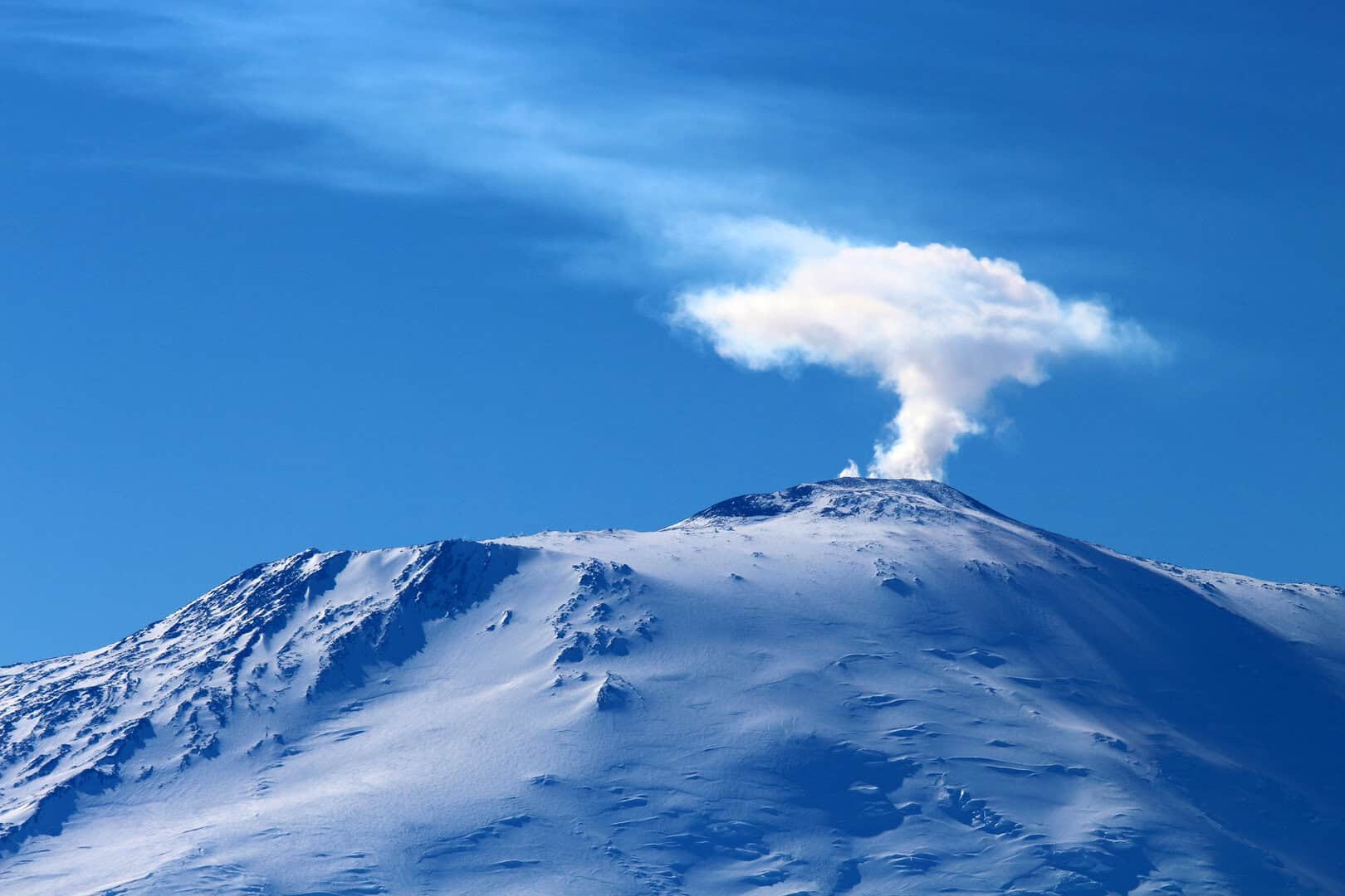 Un vulcano attivo in Antartide emette oro ogni giorno