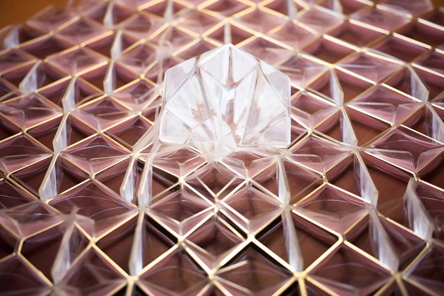 Il 60% dei materiali segue la regola del quattro, ma gli scienziati non sanno perché 49 Il 60% dei materiali segue la regola del quattro, ma gli scienziati non sanno perché