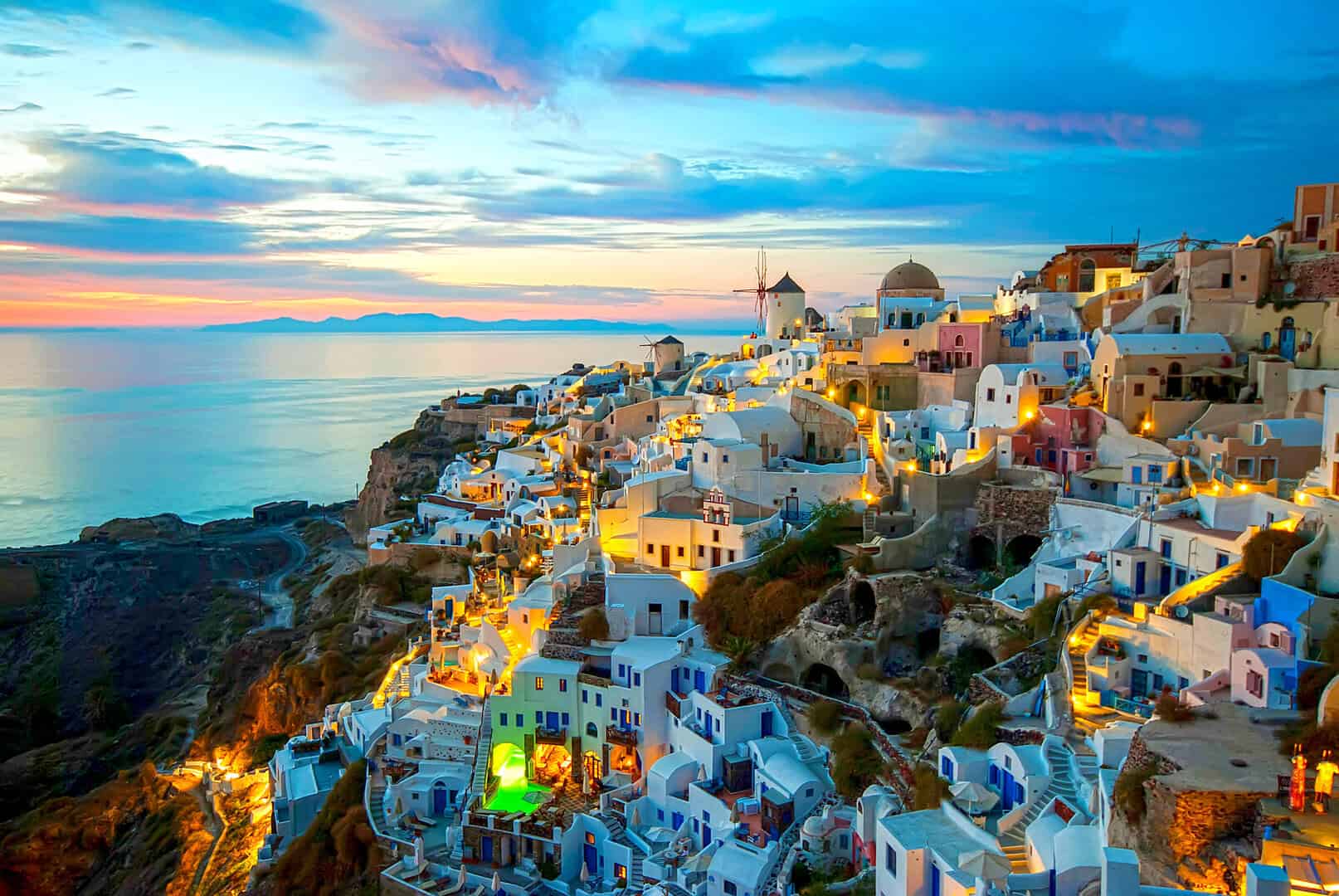 Santorini: un viaggio indimenticabile nella perla delle Cicladi