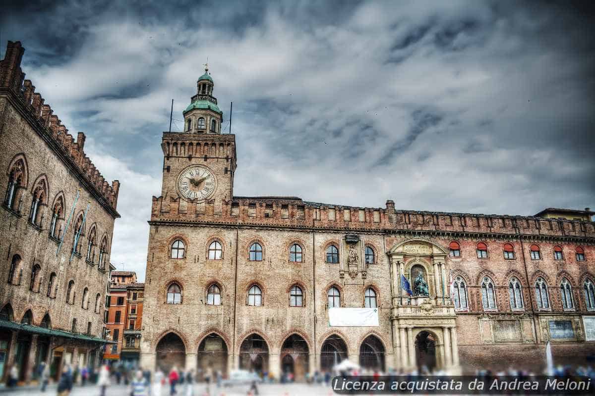 Meteo Bologna: domani nuvoloso con piovaschi, seguito da cielo poco nuvoloso e vento