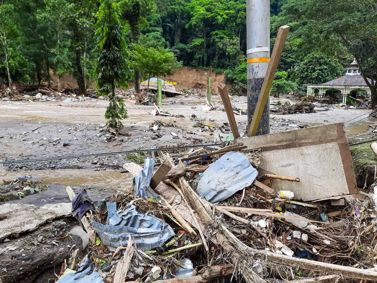 Almeno 28 vittime in Indonesia a causa di inondazioni improvvise e colate di lava fredda