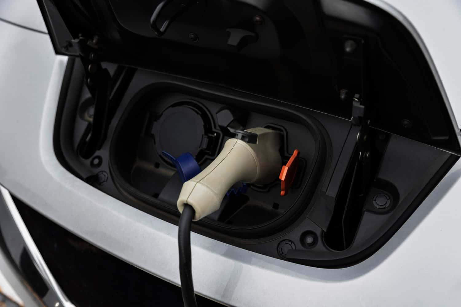 Energia sicura e performante: scoperti materiali rivoluzionari per batterie