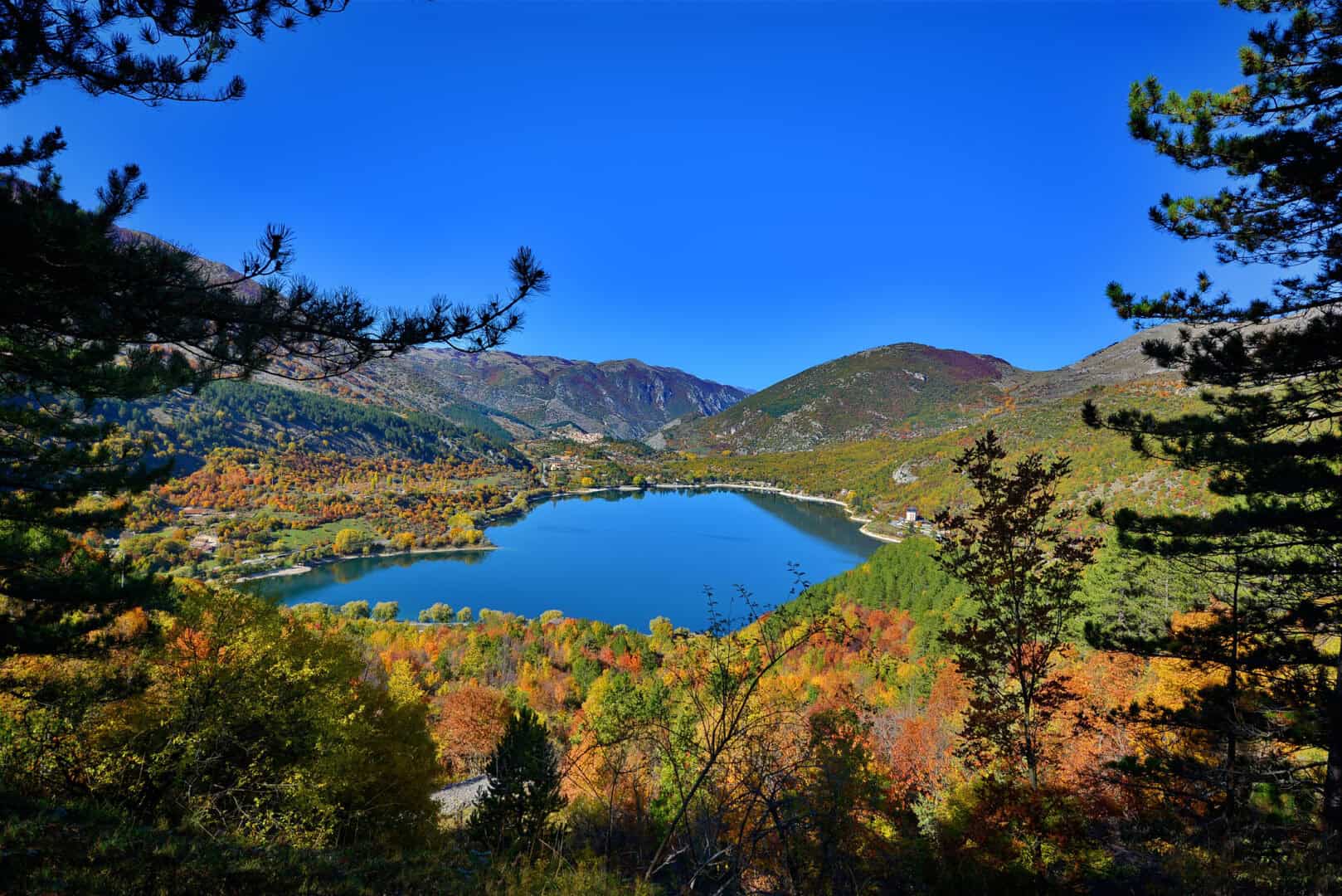 Vacanza tra i monti d'Abruzzo: scoperta e meraviglie del Lago di Scanno