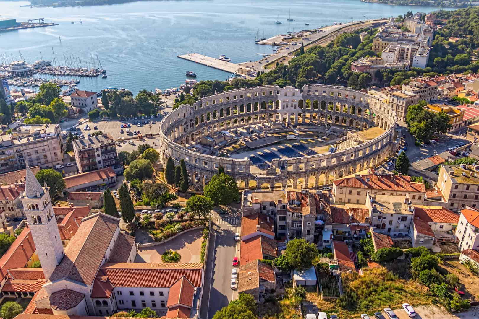 Pula: per un viaggio tra le antiche vestigia romane e l’eredità veneziana