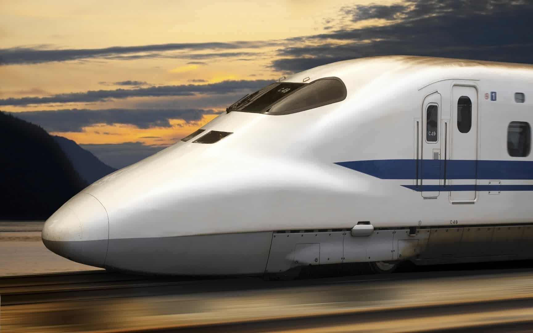 Wrestling e cene sui treni proiettile del Giappone: la nuova tendenza nel turismo