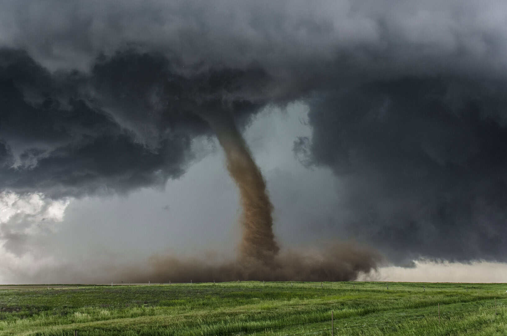 Cacciatore di tempeste salva famiglia durante copertura dal vivo del tornado in Texas