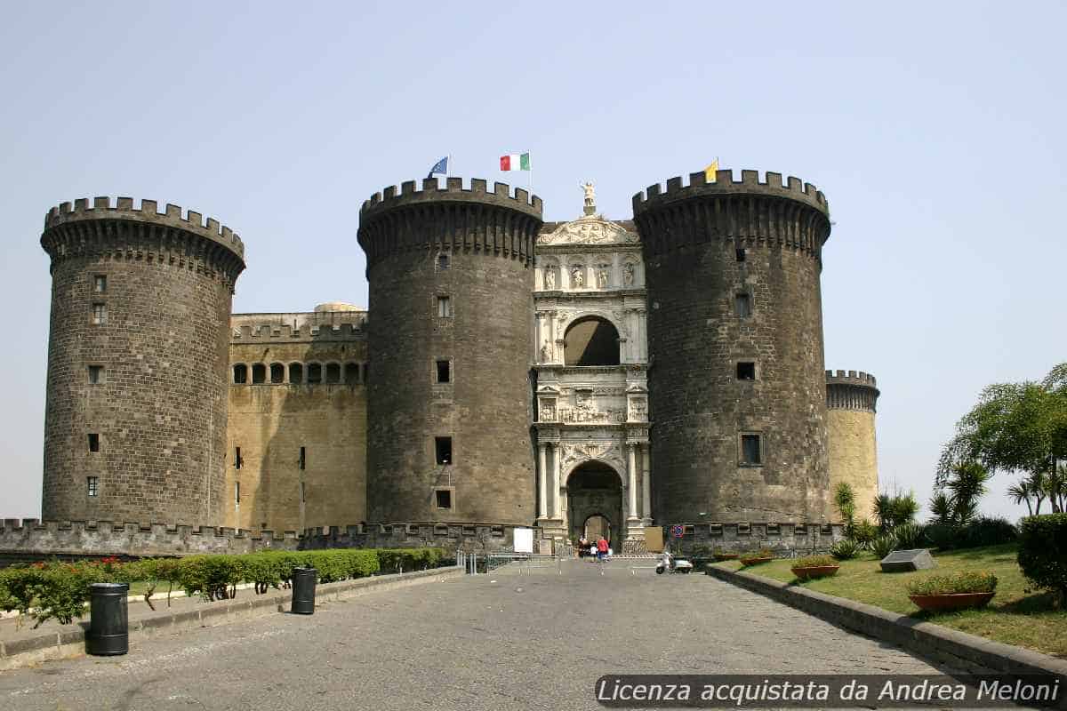 meteo-napoli:-domani-nuvoloso-con-rovesci-seguiti-da-nubi-sparse-e-temporali