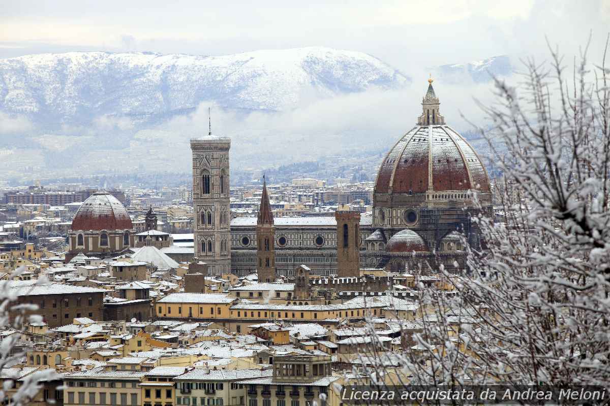Meteo Firenze: Nubi Sparse e Rovesci Oggi, Seguirà Nuvolosità Persistente