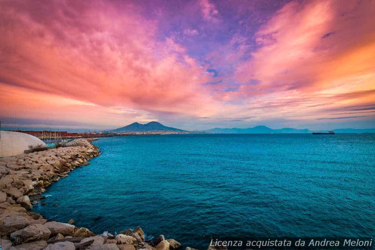 Meteo Napoli: Nubi Sparse Domani, Persistono nei Giorni Successivi