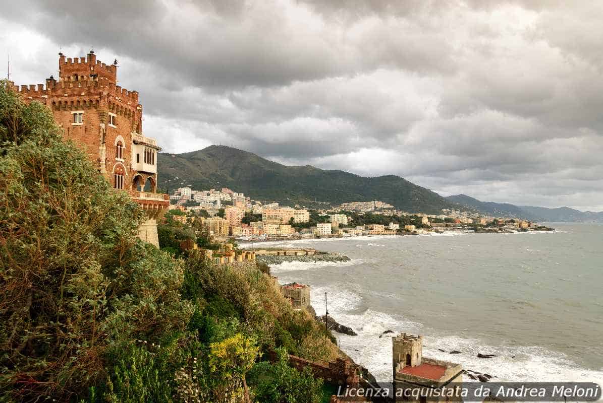 Previsione Meteo Genova: Nubi e Temporali, Vento e Piovaschi in Arrivo