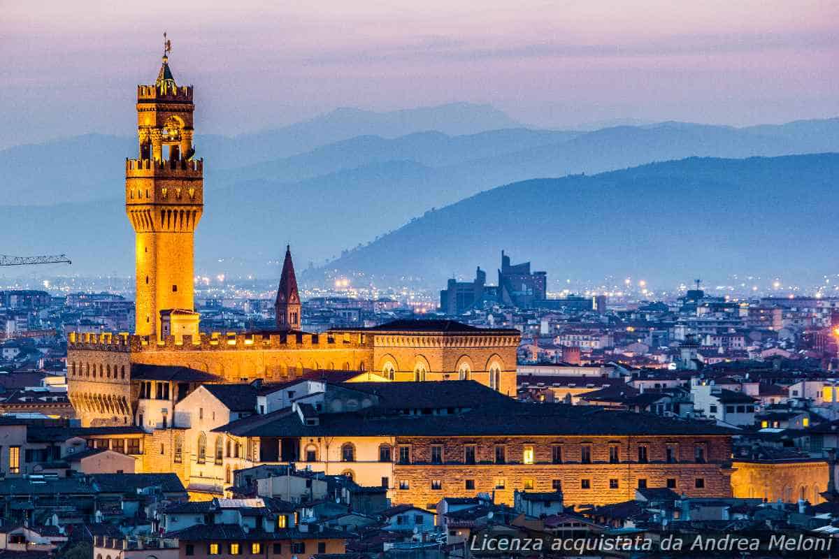 Previsione Meteo Firenze: Nubi e Temporali, Seguiti da Nuvolosità e Rovesci Ventosi