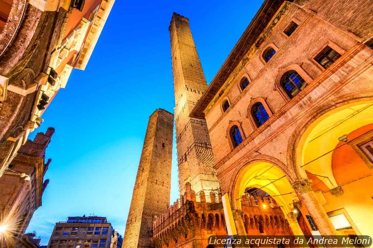Meteo Bologna: Nubi Sparse e Piovaschi, Seguirà Nuvolosità Persistente