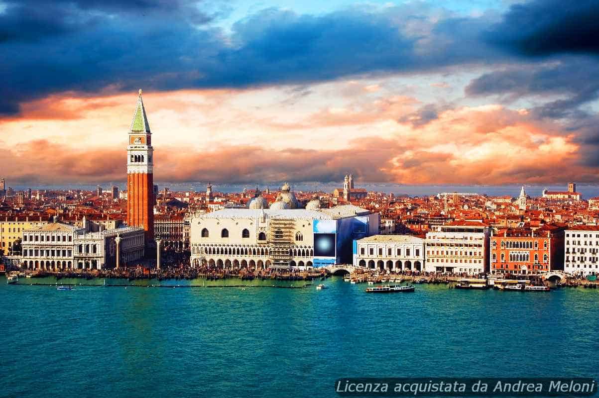 Meteo Venezia: Nuvolosità e Rovesci Alternati a Vento nei Prossimi Giorni