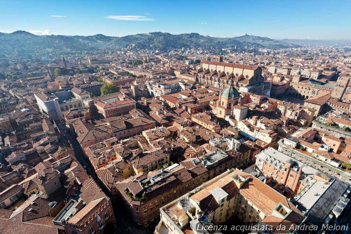 meteo-bologna:-domani-nuvoloso-con-piovaschi,-seguito-da-schiarite
