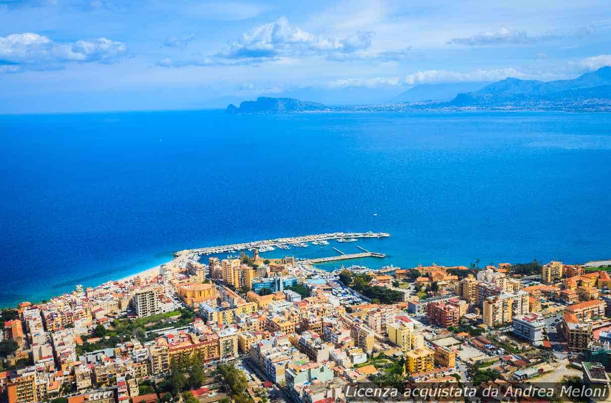Meteo Palermo: domani poco nuvoloso e ventoso, migliora nel pomeriggio