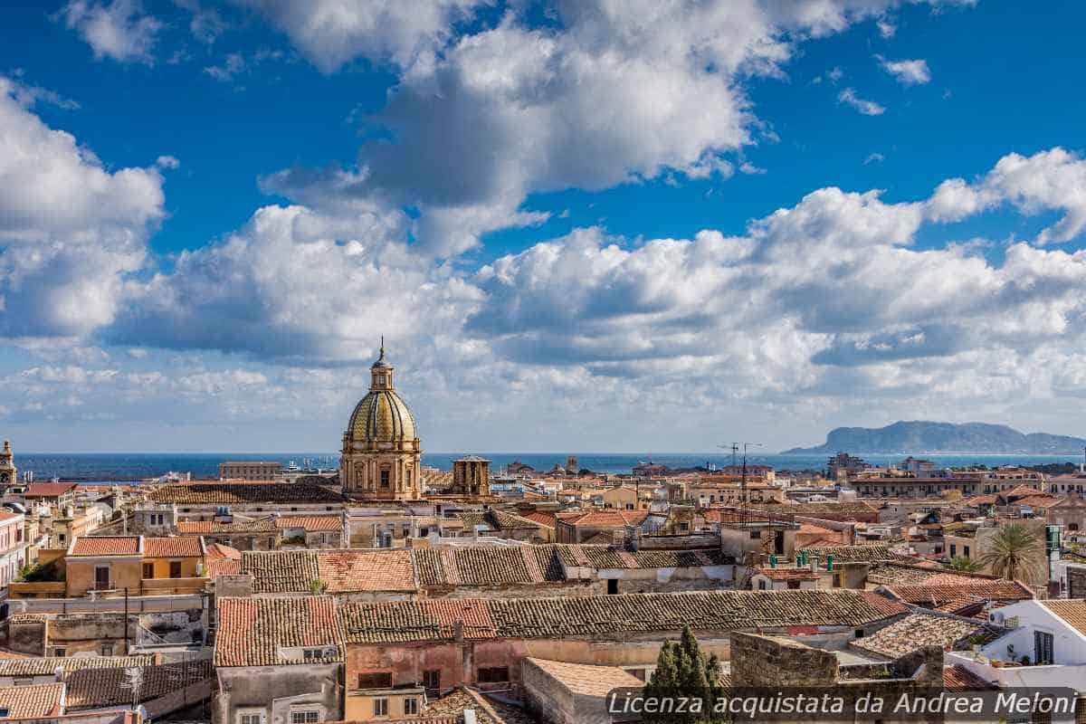 Meteo Palermo: Nuvolosità e rovesci domani, vento e schiarite in arrivo
