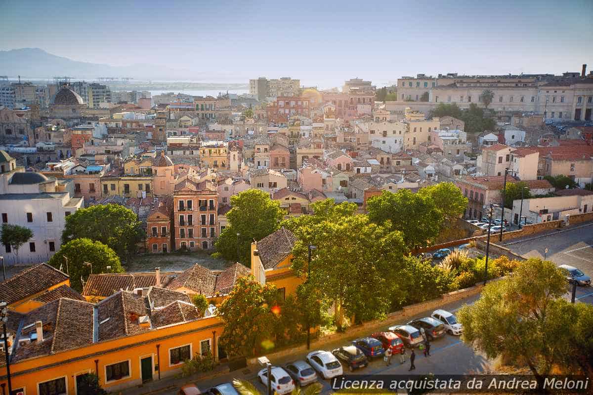 Previsione meteo Cagliari: Nubi sparse e aumento dei venti, schiarite in arrivo