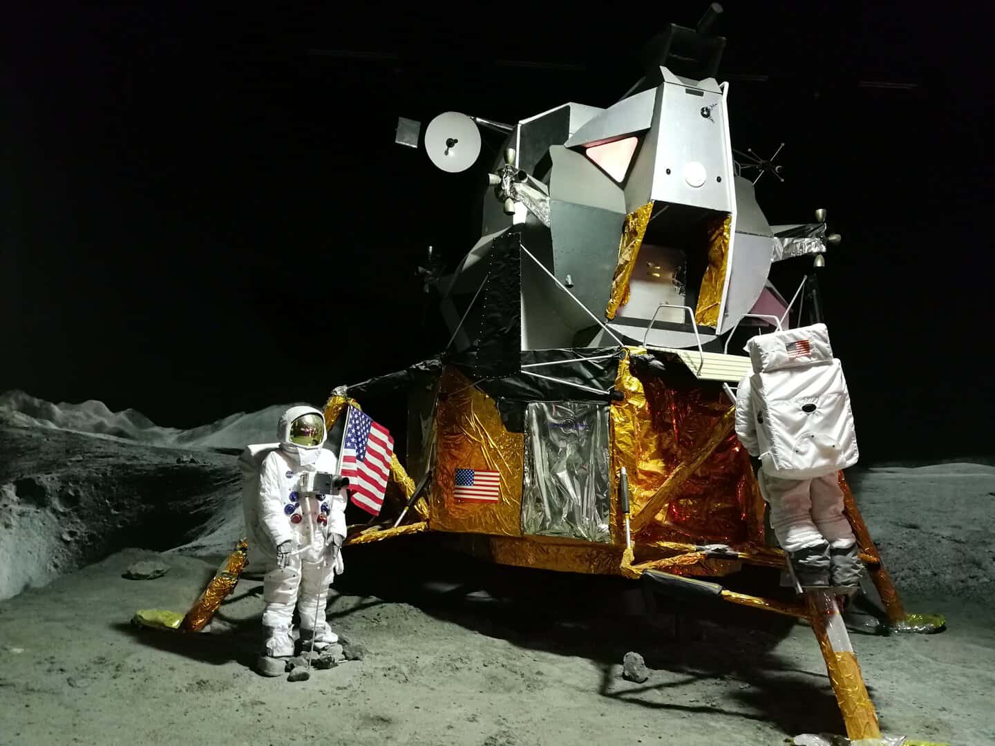 Come poteva il moon buggy entrare nel modulo Apollo? La nuova obiezioni dei teorici del complotto